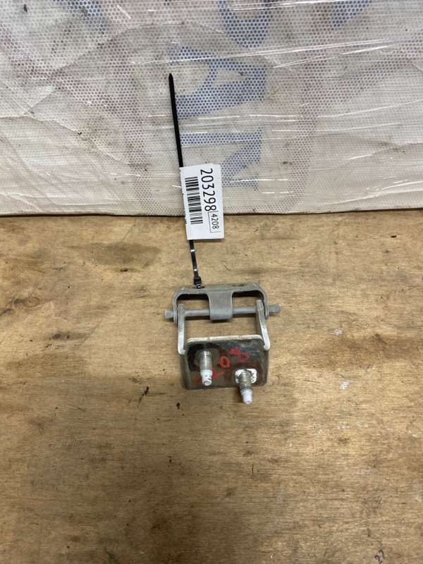 Петля крышки багажника задняя левая FORD FOCUS 10-18 2012 Хетчбек 2.0L GDI I4 flex fuel engine CP9Z-5842901-A Б/У