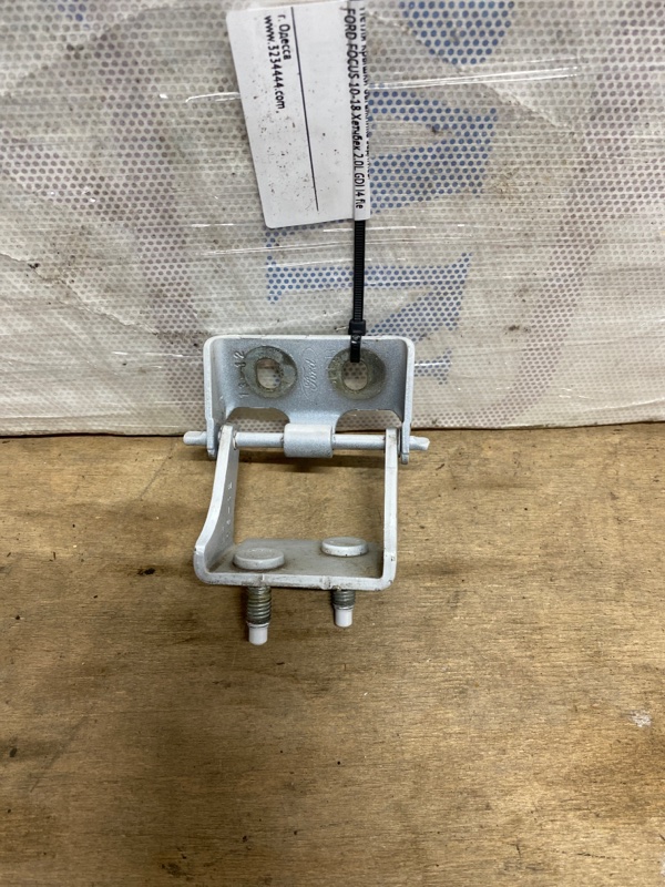 Петля крышки багажника задняя левая FOCUS 10-18 2012 Хетчбек 2.0L GDI I4 flex fuel engine