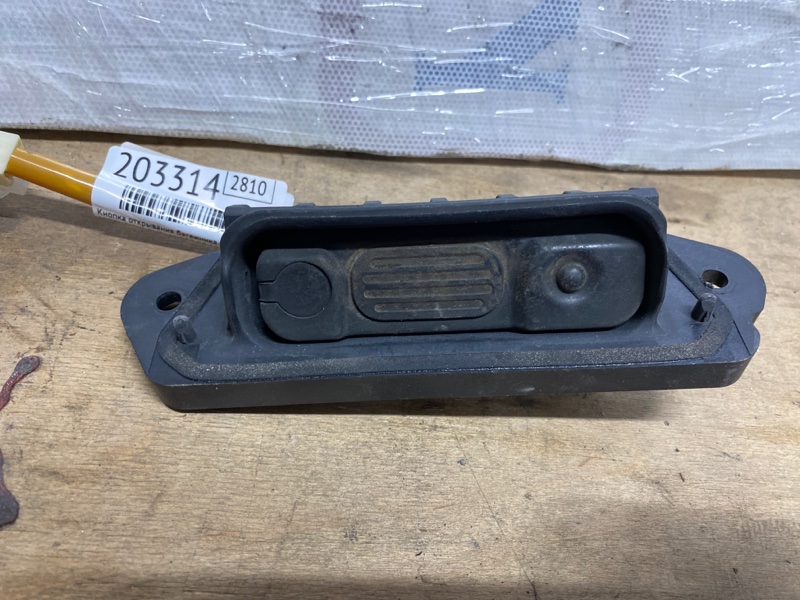 Кнопка открывания багажника наружная задняя OUTLANDER GF 12- 2017 Внедорожник 2.4