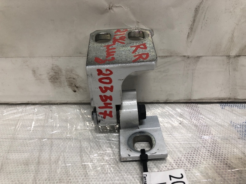 Запчасть петля двери нижняя задняя правая JEEP CHEROKEE 14- 2017 Wagon 2.4L I4 FI DOHC 16V NF4 68140735AB Б/У Петля двери нижняя задняя правая JEEP CHEROKEE 14- 2017 Wagon 2.4L I4 FI DOHC 16V NF4 68140735AB Б/У