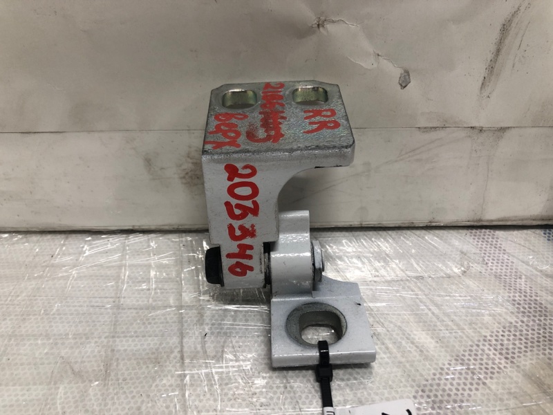 Запчасть петля двери верхняя задняя правая JEEP CHEROKEE 14- 2017 Wagon 2.4L I4 FI DOHC 16V NF4 68140734AB Б/У Петля двери верхняя задняя правая JEEP CHEROKEE 14- 2017 Wagon 2.4L I4 FI DOHC 16V NF4 68140734AB Б/У