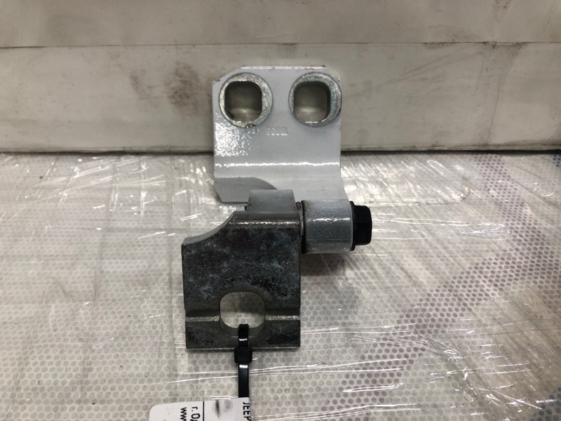 Петля двери верхняя задняя правая JEEP CHEROKEE 14- Wagon 2.4L I4 FI DOHC 16V NF4 Петля двери верхняя задняя правая JEEP CHEROKEE 14- Wagon 2.4L I4 FI DOHC 16V NF4