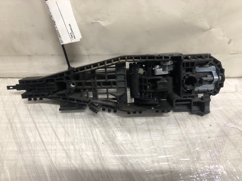 Ручка двери наружная задняя правая CHEROKEE 14- 2017 Wagon 2.4L I4 FI DOHC 16V NF4 Ручка двери наружная задняя правая CHEROKEE 14- 2017 Wagon 2.4L I4 FI DOHC 16V NF4