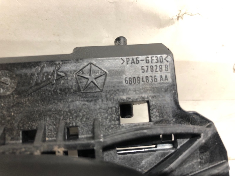 Ручка двери наружная передняя правая CHEROKEE 14- 2017 Wagon 2.4L I4 FI DOHC 16V NF4 Ручка двери наружная передняя правая CHEROKEE 14- 2017 Wagon 2.4L I4 FI DOHC 16V NF4