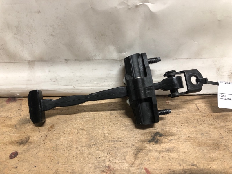 Ограничитель двери передний правый JEEP RENEGADE (BU) 14- Wagon 2.4L I4 ZERO EVAP M-AIR Ограничитель двери передний правый JEEP RENEGADE (BU) 14- Wagon 2.4L I4 ZERO EVAP M-AIR