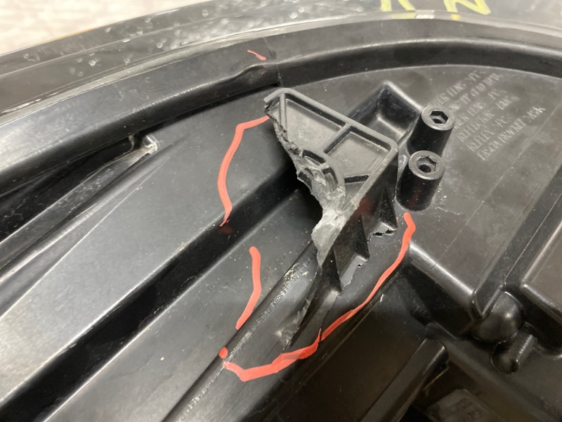 Фара передняя левая CHEROKEE 14- 2019 3.2L 6 Фара передняя левая CHEROKEE 14- 2019 3.2L 6