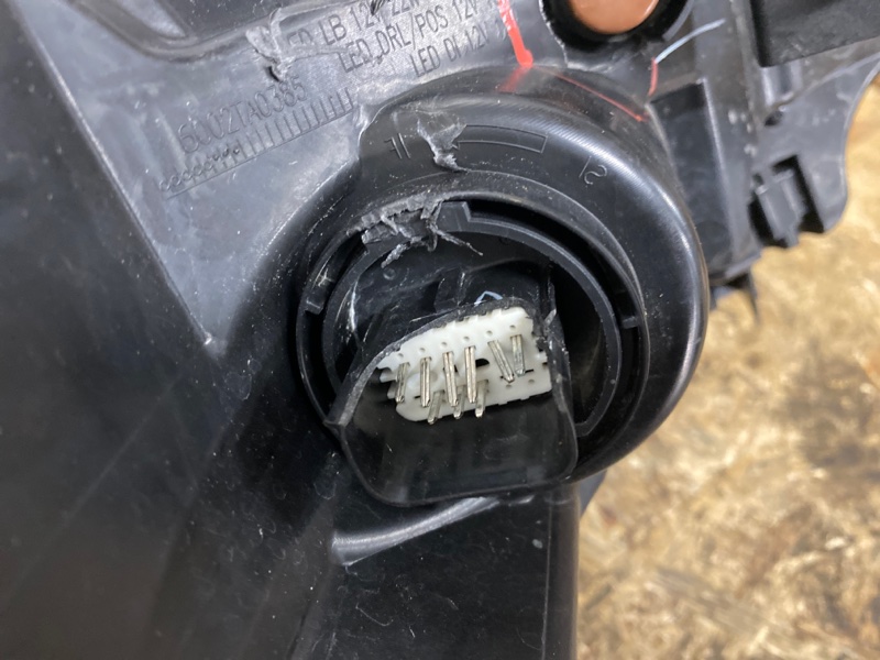 Фара передняя левая CHEROKEE 14- 2019 3.2L 6 Фара передняя левая CHEROKEE 14- 2019 3.2L 6