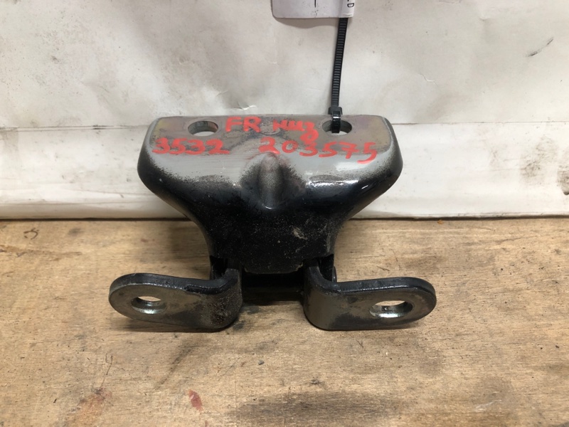 Петля двери нижняя передняя правая HYUNDAI ELANTRA MD 10-15 2011 Седан 1.8L DOHC MPFI D-CVVT 79420-3K000 Б/У