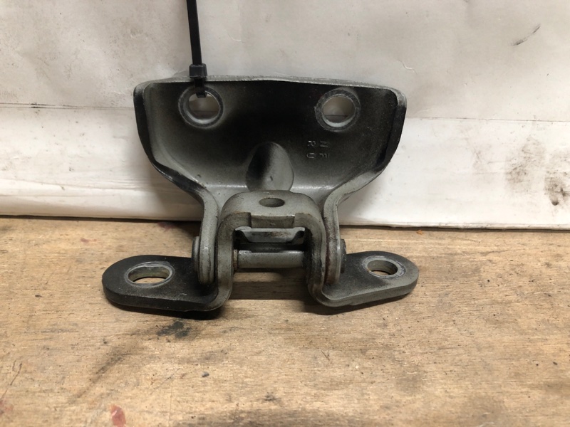 Петля двери нижняя передняя правая ELANTRA MD 10-15 2011 Седан 1.8L DOHC MPFI D-CVVT