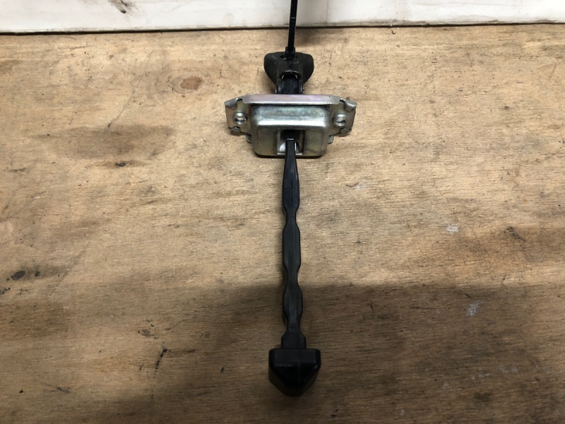 Ограничитель двери передний правый MAZDA 3 BM 13-19 Седан 2.0L 4 Ограничитель двери передний правый MAZDA 3 BM 13-19 Седан 2.0L 4