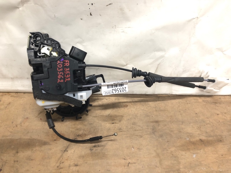 Замок двери передний правый HYUNDAI ELANTRA MD 10-15 2011 Седан 1.8L DOHC MPFI D-CVVT 81320-3X010 Б/У