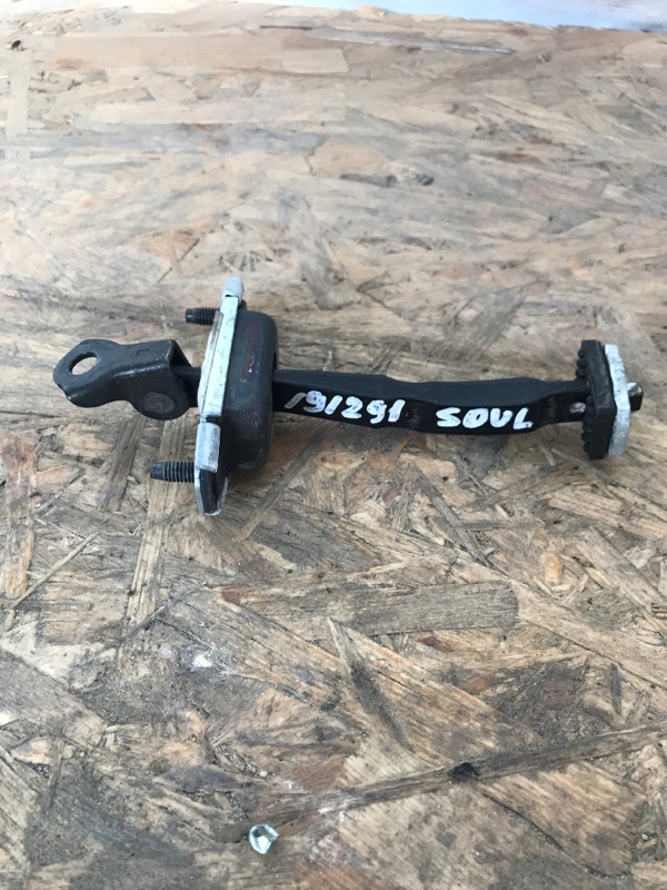 Запчасть ограничитель двери задний левый KIA SOUL PS 13-19 2017 PS 1.6 79480-B2000 Б/У Ограничитель двери задний левый KIA SOUL PS 13-19 2017 PS 1.6 79480-B2000 Б/У