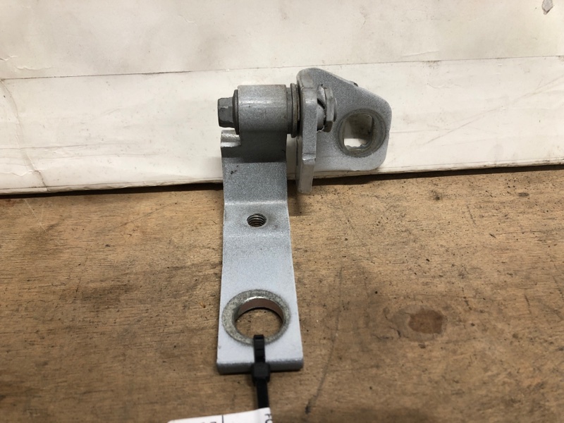 Петля двери верхняя передняя правая FOCUS 10-18 2012 Хетчбек 2.0L GDI I4 flex fuel engine