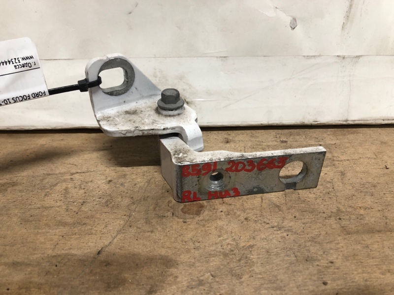 Петля двери нижняя задняя левая FORD FOCUS 10-18 2013 Хетчбек 2.0 C20HDEX CP9Z-5422811-A Б/У