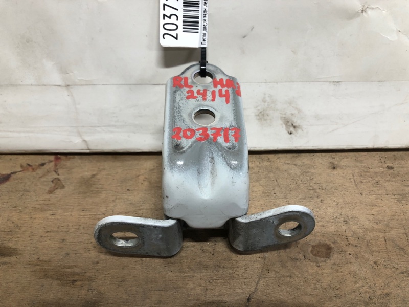 Запчасть петля двери нижняя задняя левая HYUNDAI ACCENT RB 10- 2011 1.6L 4 79350-0X000 Б/У Петля двери нижняя задняя левая HYUNDAI ACCENT RB 10- 2011 1.6L 4 79350-0X000 Б/У