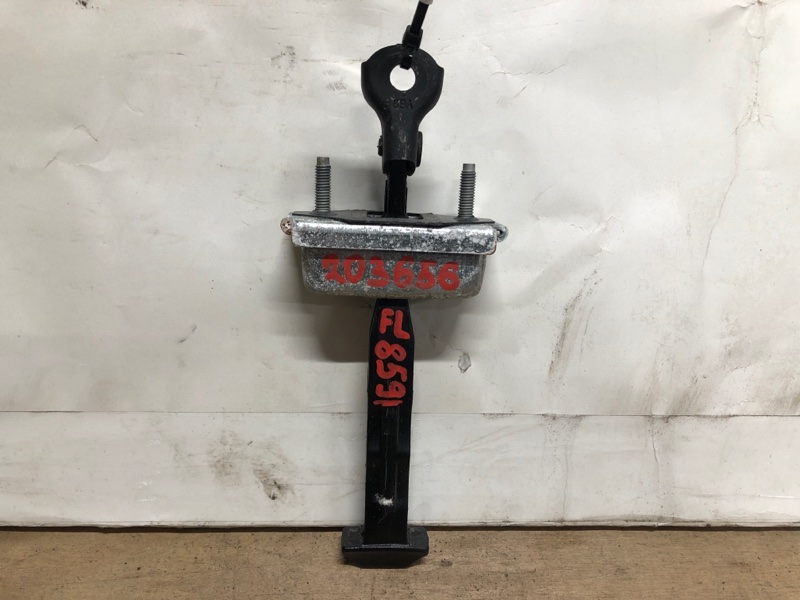 Ограничитель двери передний левый FORD FOCUS 10-18 2013 Хетчбек 2.0 C20HDEX CP9Z-5823500-A Б/У