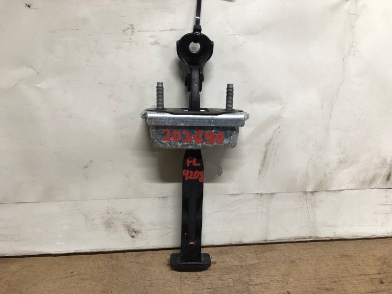 Ограничитель двери передний левый FORD FOCUS 10-18 2012 Хетчбек 2.0L GDI I4 flex fuel engine CP9Z-5823500-A Б/У