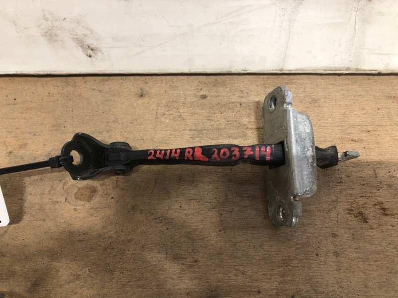 Ограничитель двери задний правый HYUNDAI ACCENT RB 10- 2011 1.6L 4 79490-0U000 Б/У