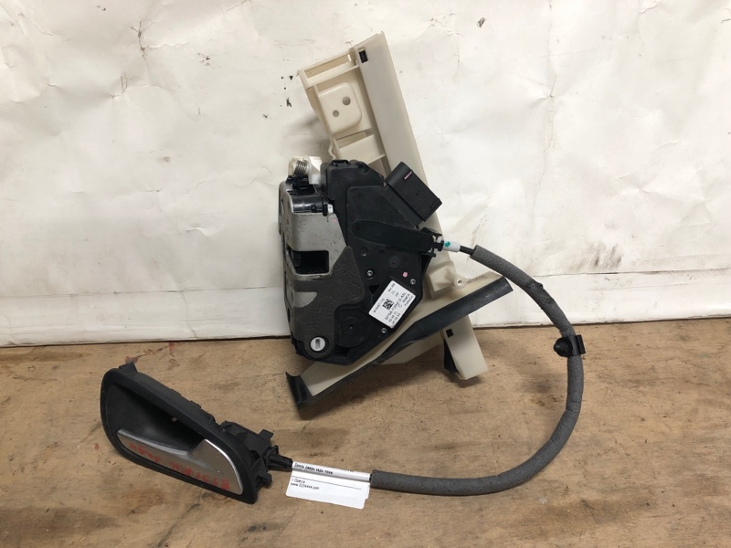 Замок двери задний правый FORD FOCUS 10-18 2013 Хетчбек 2.0 C20HDEX F1EZ-5426412-A Б/У