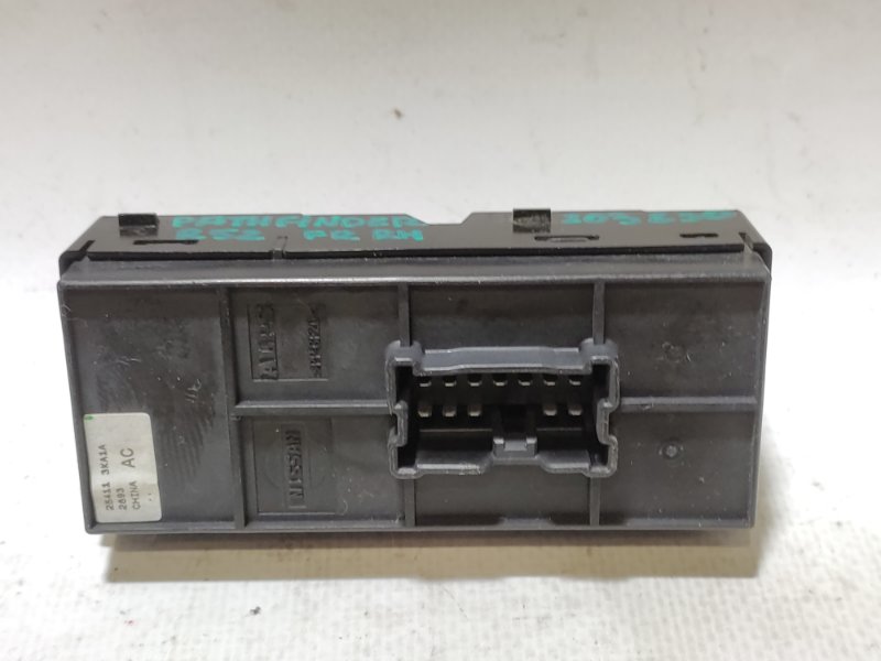 Кнопка стеклоподъемника передняя правая PATHFINDER R52 12-21 2014 3.5L 6