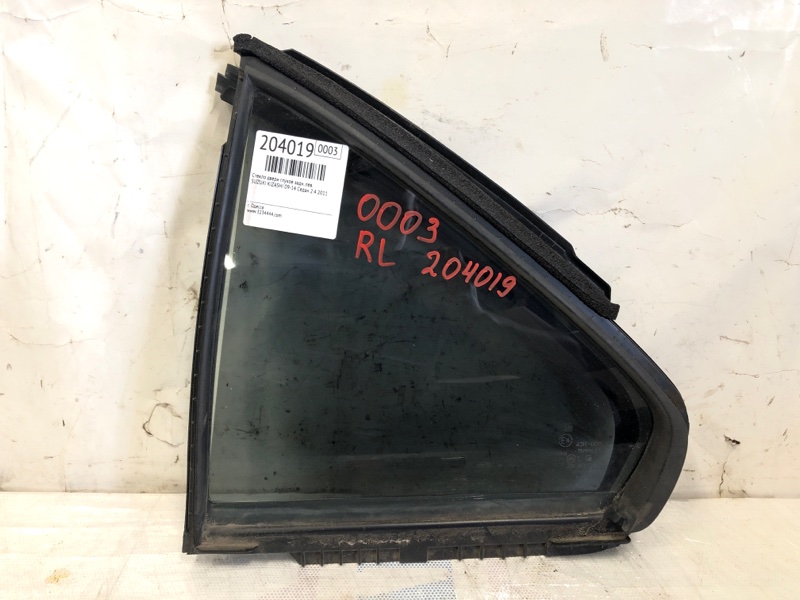 Стекло двери глухое заднее левое SUZUKI KIZASHI 09-14 2011 Седан 2.4 84556-57L00 Б/У