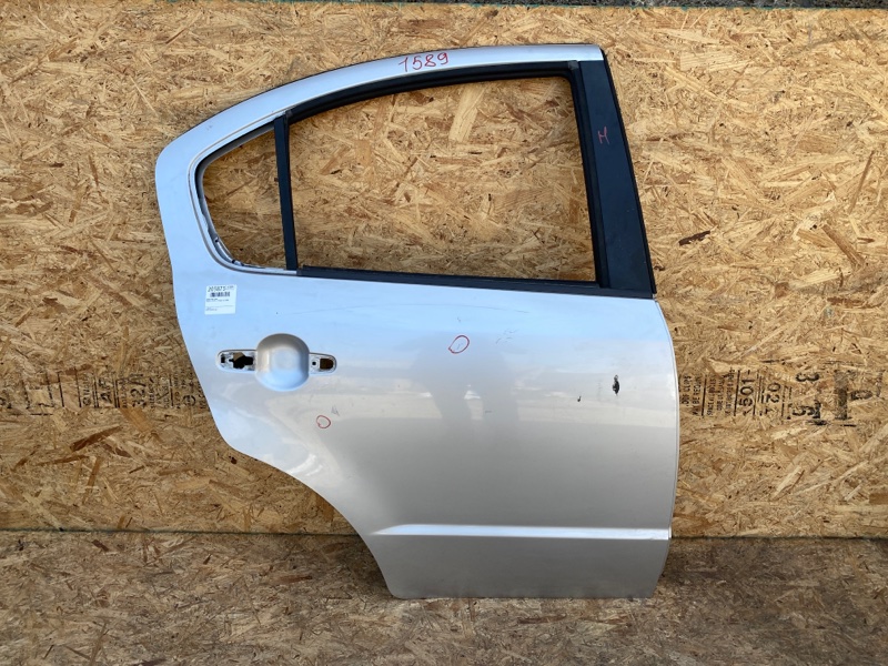 Дверь задняя правая SUZUKI SX4 06-13 2008 Седан J20A 68003-75811 Б/У