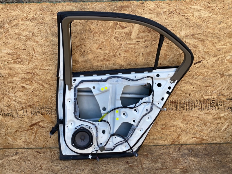 Дверь задняя правая ACURA RL 05-12 Седан 3.5 Дверь задняя правая ACURA RL 05-12 Седан 3.5