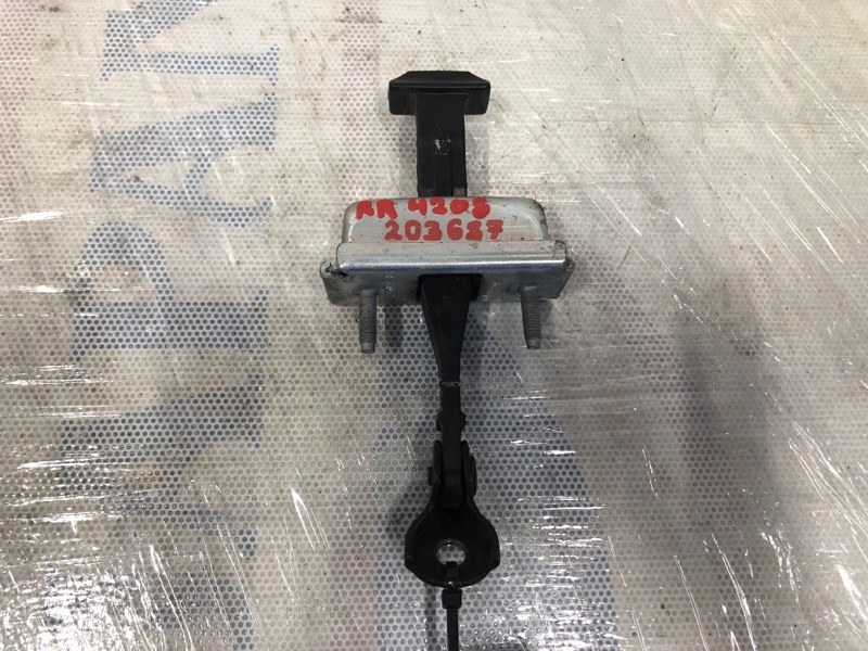 Ограничитель двери задний правый FORD FOCUS 10-18 2012 Хетчбек 2.0L GDI I4 flex fuel engine CP9Z-5827204-A Б/У