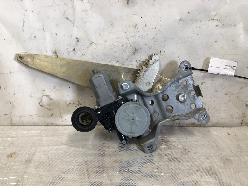 Стеклоподъемник задний левый SUZUKI KIZASHI 09-14 2011 Седан 2.4 83502-81J11 Б/У