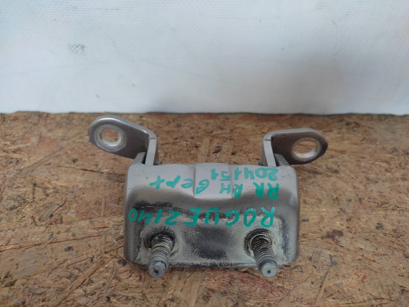 Петля двери верхняя задняя правая NISSAN ROGUE 08-15 2011 2.5 QR25DE 82400-2Y90A Б/У