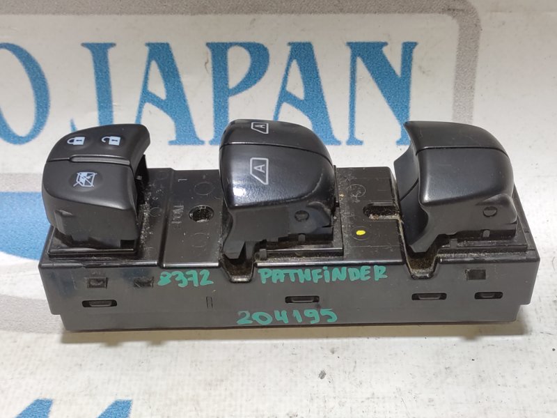 Блок управления стеклоподъемниками передний левый NISSAN PATHFINDER R52 12-21 2014 3.5L 6 25401-3KA2A Б/У