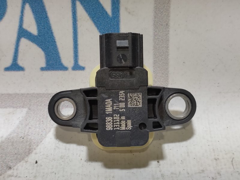 Датчик удара передний правый NISSAN PATHFINDER R52 12-21 2014 3.5L 6 98836-1MA0A Б/У