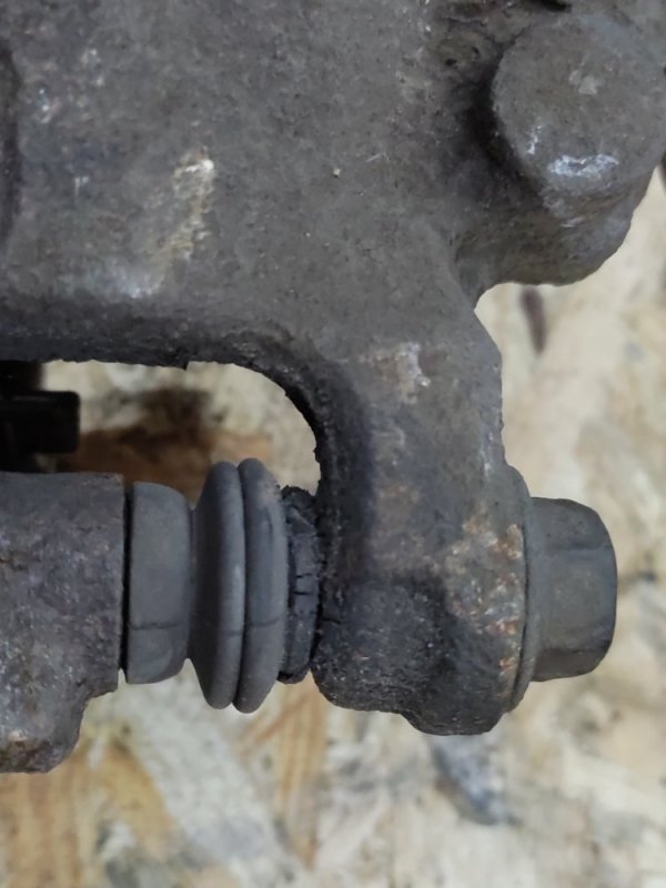 Суппорт тормозной задний правый PATHFINDER R52 12-21 2014 3.5L 6