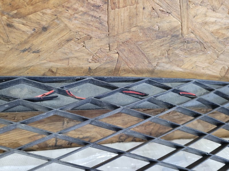 Решетка переднего бампера MAZDA 3 BK 03-08 Седан 2.3