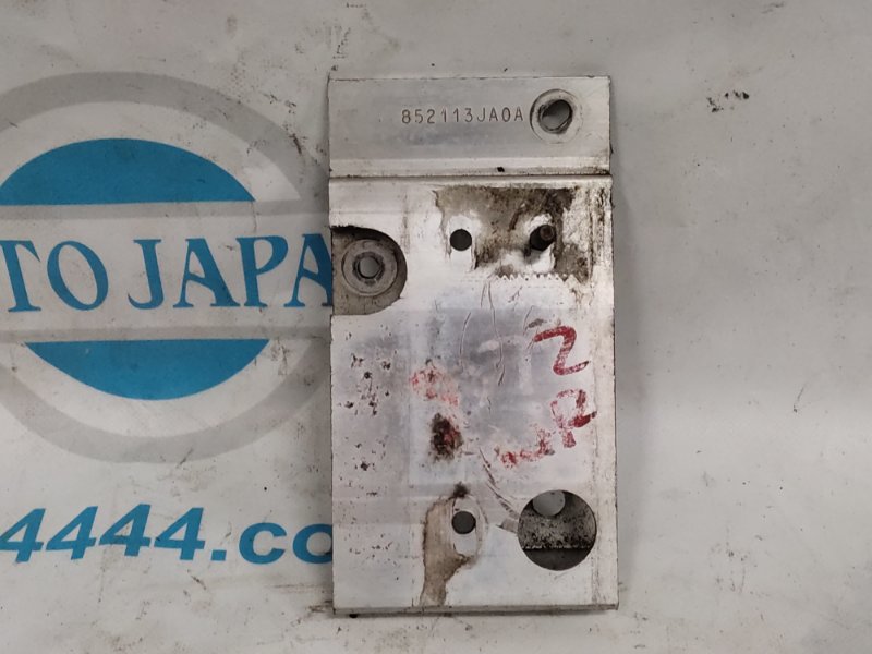 Кронштейн усилителя заднего бампера левый NISSAN PATHFINDER R52 12-21 2014 3.5L 6 85211-3JA0A Б/У