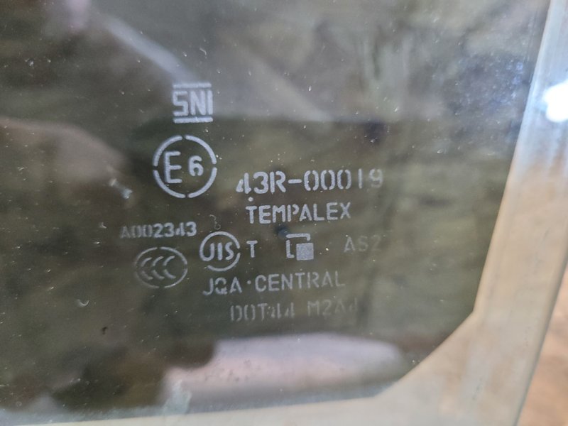 Стекло двери переднее левое SUZUKI KIZASHI 09-14 Седан 2.4 Стекло двери переднее левое SUZUKI KIZASHI 09-14 Седан 2.4