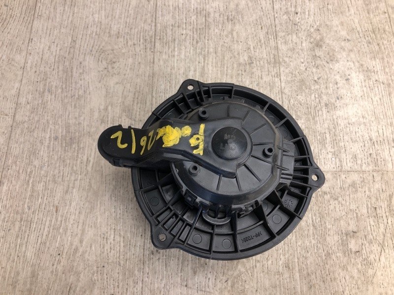 Запчасть моторчик печки KIA FORTE YD 12- 2015 YD 1.8 G4NB 97113-3X000 Б/У Моторчик печки KIA FORTE YD 12- 2015 YD 1.8 G4NB 97113-3X000 Б/У