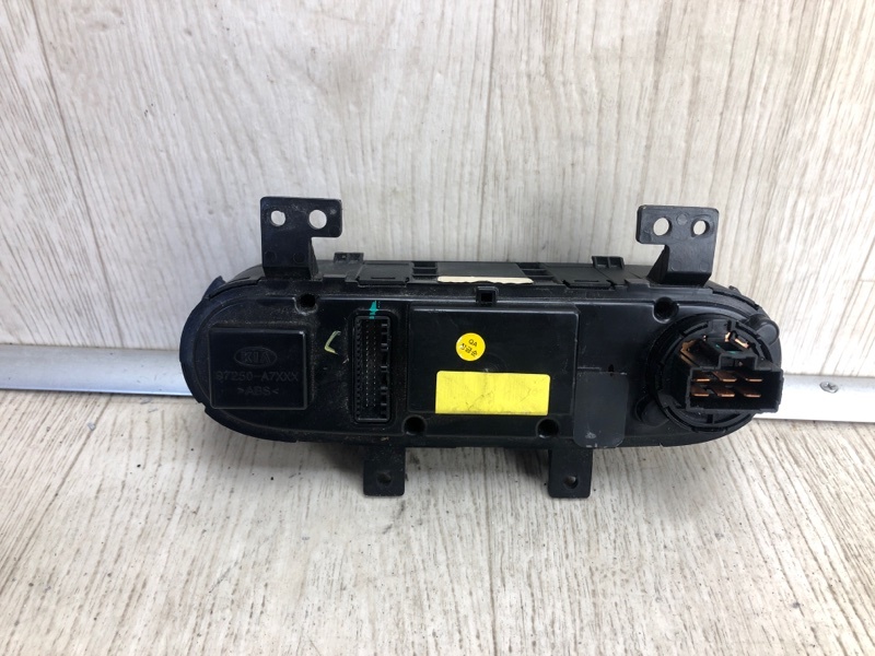 Блок управления печкой KIA FORTE YD 12- YD 1.8 G4NB Блок управления печкой KIA FORTE YD 12- YD 1.8 G4NB