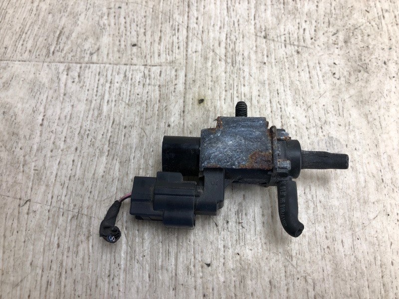 Запчасть клапан электромагнитный (вакуумный) KIA SORENTO XM 09-14 2010 XM 3.5 G6DC 39461-3C100 Б/У Клапан электромагнитный (вакуумный) KIA SORENTO XM 09-14 2010 XM 3.5 G6DC 39461-3C100 Б/У