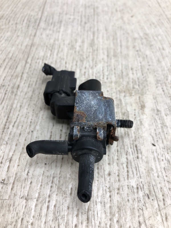 Клапан электромагнитный (вакуумный) KIA SORENTO XM 09-14 XM 3.5 G6DC Клапан электромагнитный (вакуумный) KIA SORENTO XM 09-14 XM 3.5 G6DC