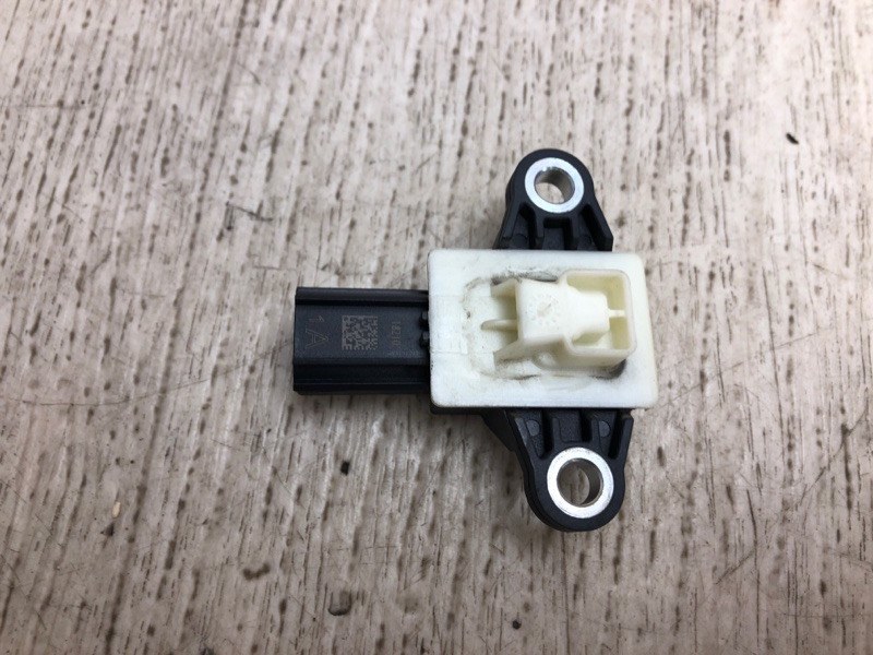 Датчик удара передний правый KIA SORENTO XM 09-14 2010 XM 3.5 G6DC 95920-2P050 Б/У