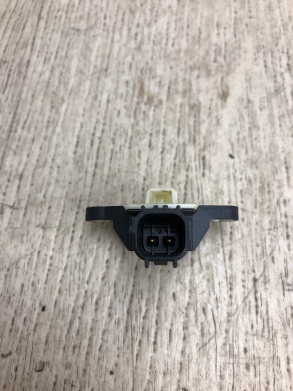 Датчик удара передний правый SORENTO XM 09-14 2010 XM 3.5 G6DC