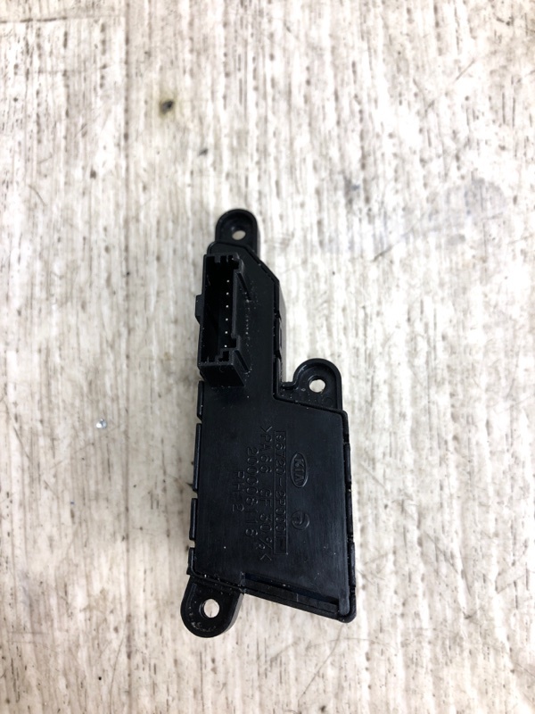 Кнопки на руль правые KIA SORENTO XM 09-14 XM 3.5 G6DC Кнопки на руль правые KIA SORENTO XM 09-14 XM 3.5 G6DC