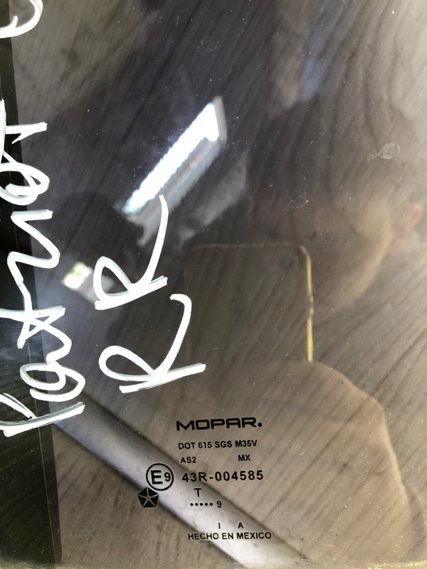 Стекло двери глухое заднее правое JEEP PATRIOT 07-10 MK74 Стекло двери глухое заднее правое JEEP PATRIOT 07-10 MK74