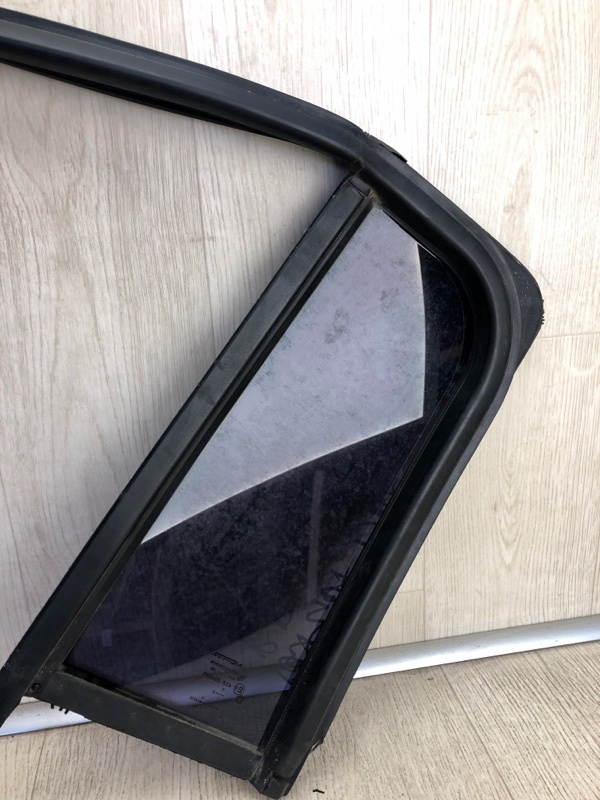 Стекло двери глухое заднее правое PATRIOT 07-10 2007-2010 MK74 Стекло двери глухое заднее правое PATRIOT 07-10 2007-2010 MK74