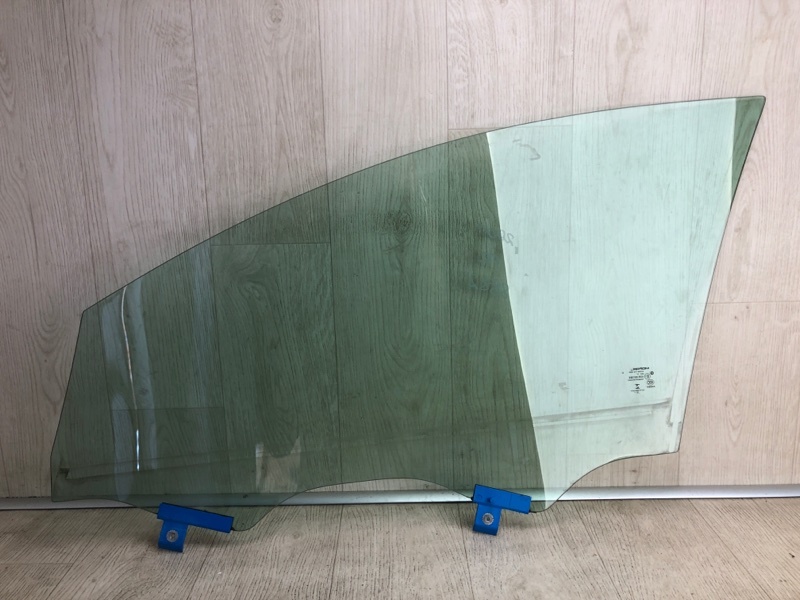 Стекло двери переднее правое 200 14-16 2016 UF 2.4 ED6