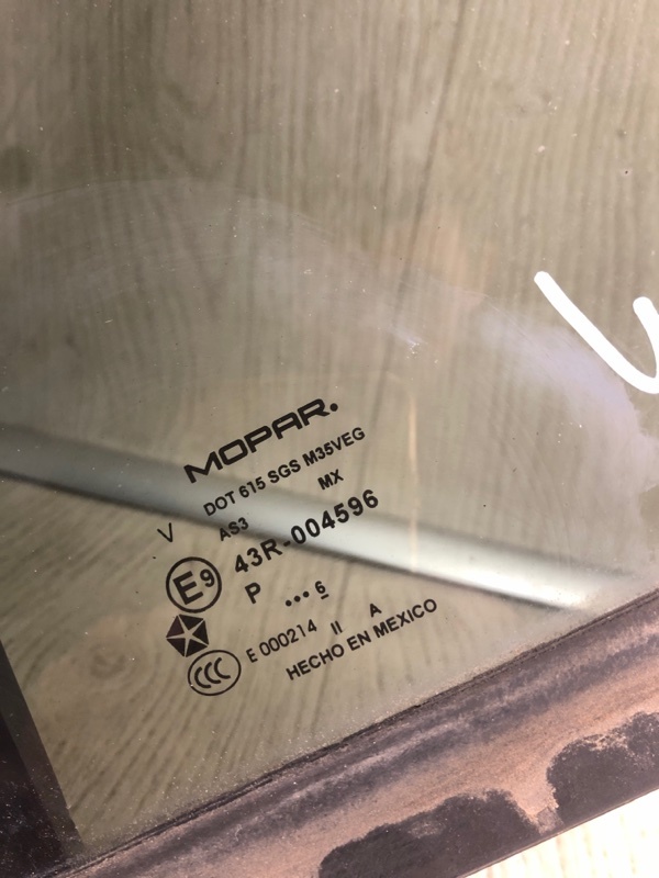 Стекло двери глухое заднее правое COMPASS 06-16 2016 MK49 2.0 ECN Стекло двери глухое заднее правое COMPASS 06-16 2016 MK49 2.0 ECN