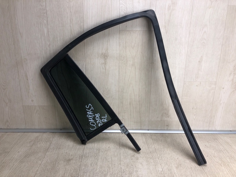 Стекло двери глухое заднее левое COMPASS 06-16 2013 MK49 2.4 ED3 Стекло двери глухое заднее левое COMPASS 06-16 2013 MK49 2.4 ED3