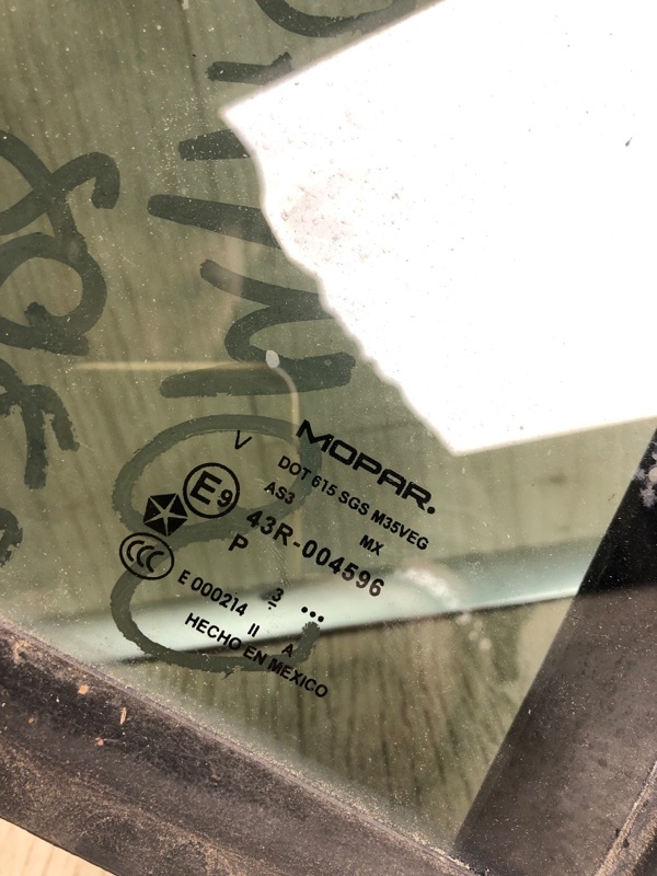 Стекло двери глухое заднее левое COMPASS 06-16 2013 MK49 2.4 ED3 Стекло двери глухое заднее левое COMPASS 06-16 2013 MK49 2.4 ED3