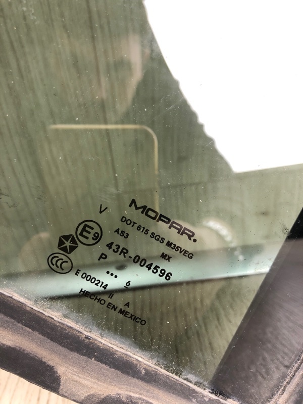 Стекло двери глухое заднее левое COMPASS 06-16 2016 MK49 2.0 ECN Стекло двери глухое заднее левое COMPASS 06-16 2016 MK49 2.0 ECN